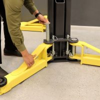 attaching-maxjax-lift-arms-to-columns.jpg
