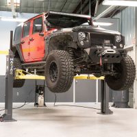 m7k_two_post_lift_lifiing_jeeps_1.jpg